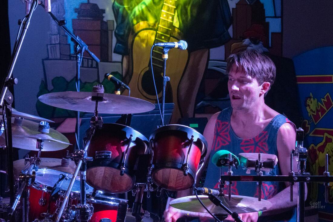 Tommy Mintel behind the kit