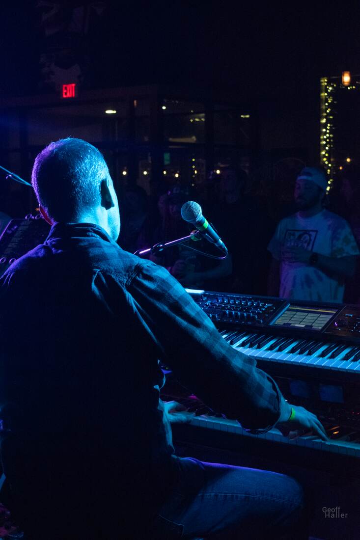 Lou Chitty at the keys, facing the crowd