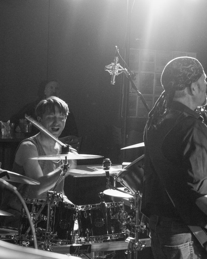 Tommy Mintel and Chris Meeker mid-song